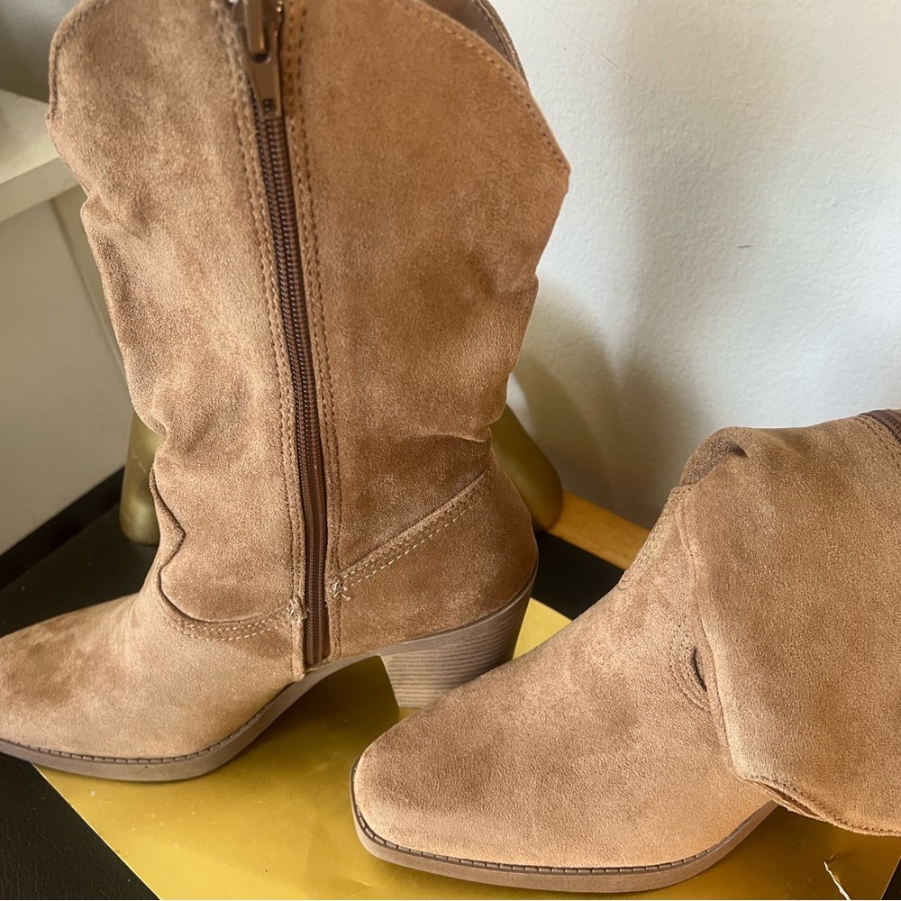 “NEW” Never Worn Tan Suede Heeled Boots with Rounded Toe